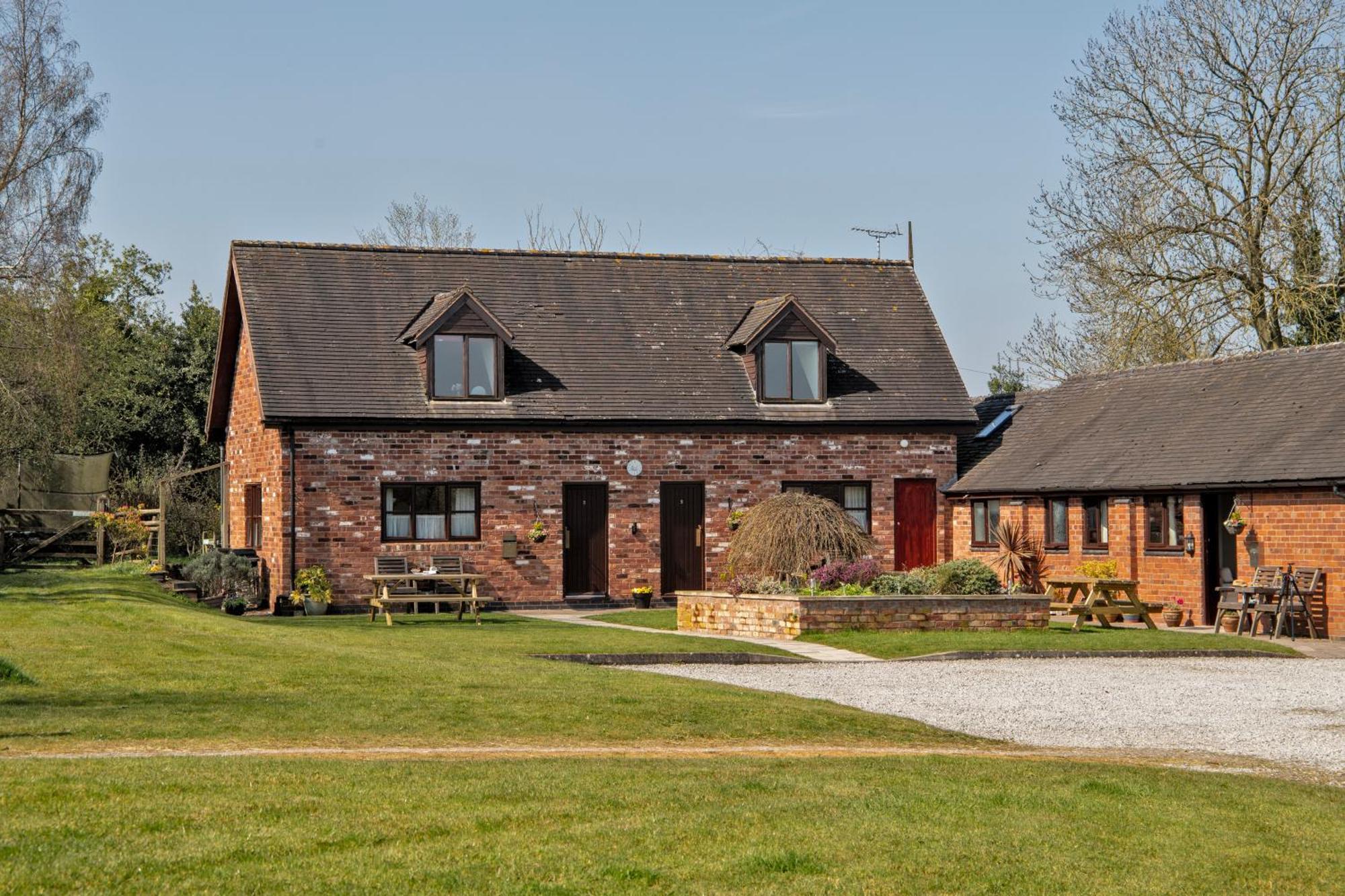 Charlie'S Cottage With Alpacas And 7Mins Drive To Alton Towers Denstone Bagian luar foto