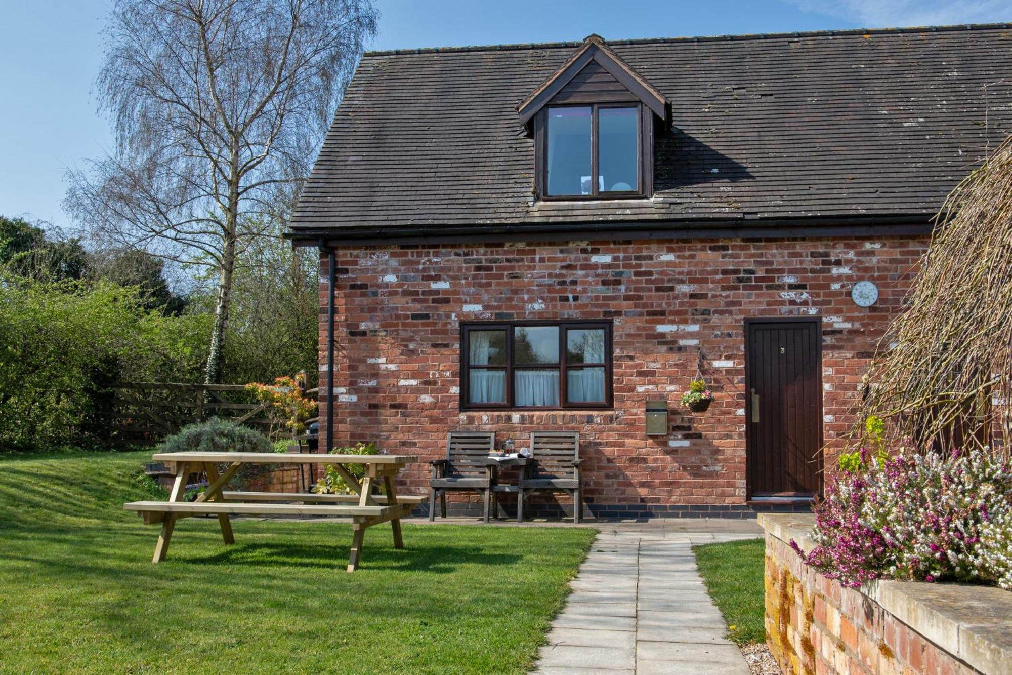 Charlie'S Cottage With Alpacas And 7Mins Drive To Alton Towers Denstone Bagian luar foto